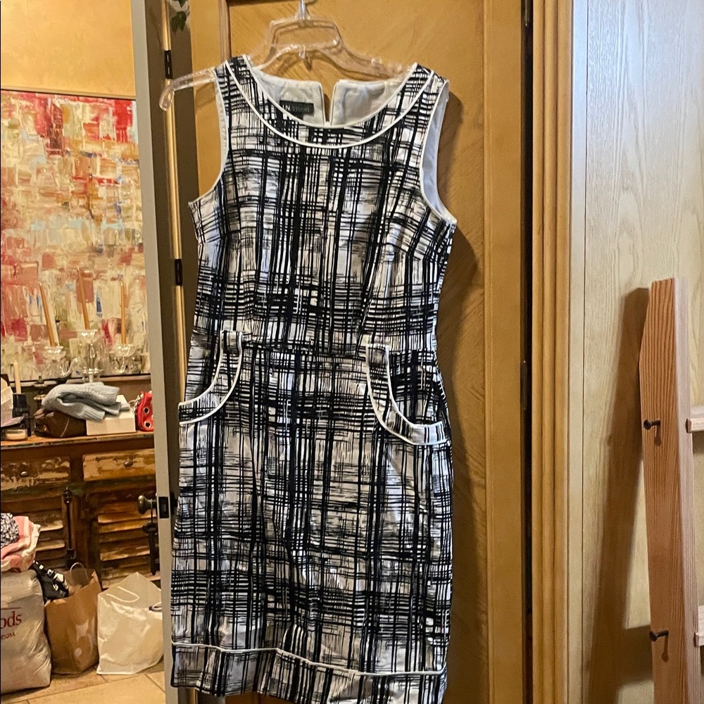 IN studio black and white dress size 8